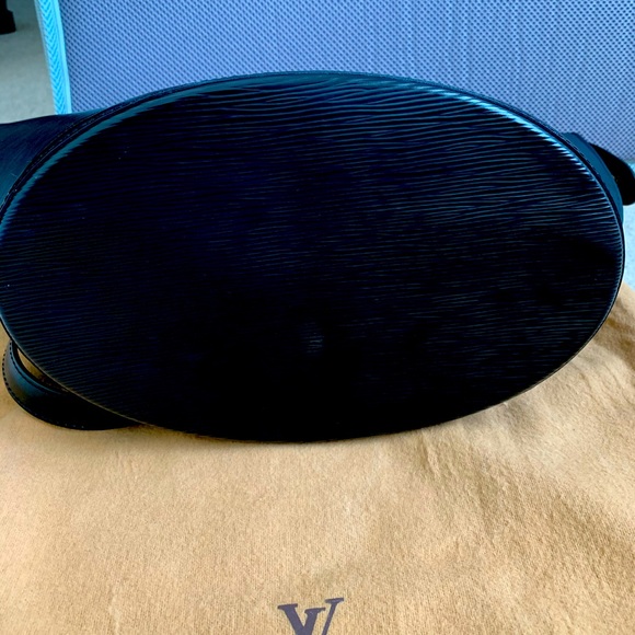 Louis Vuitton St. Jacques Epi GM *100% Authentic* - Picture 5 of 8
